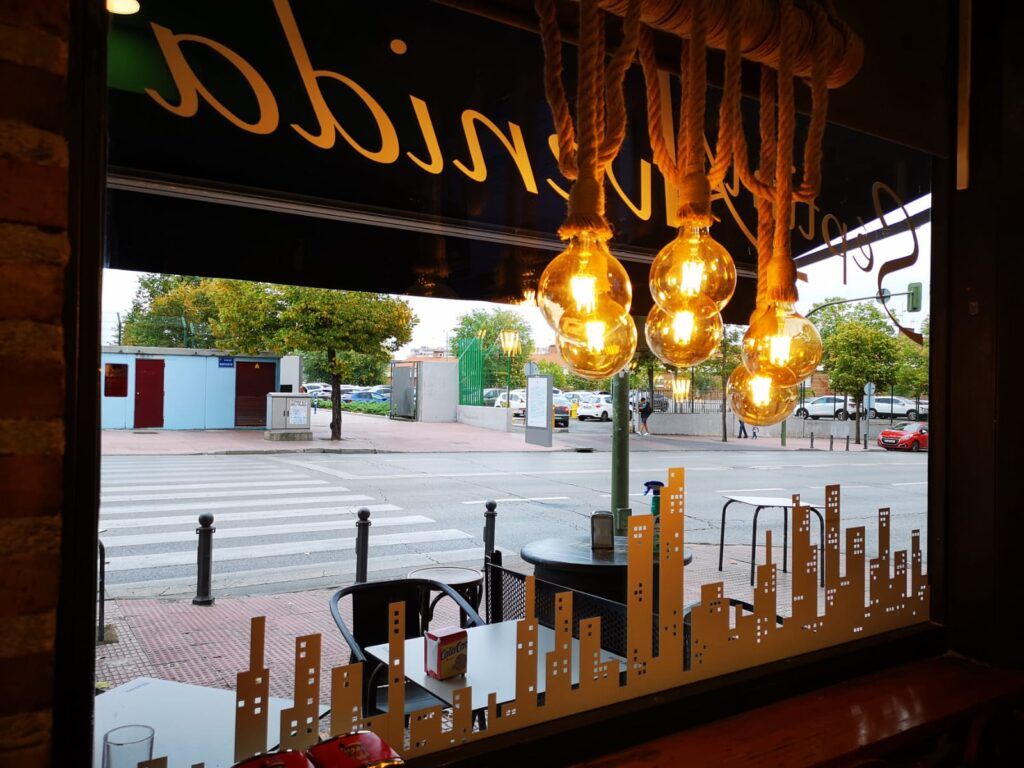 imagen interior restaurante septima avenida mostoles 12
